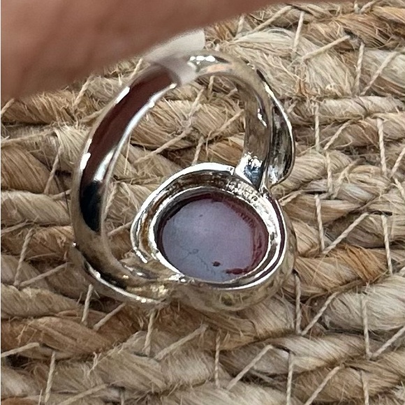 Elegant Red Stone Silver Ring - Picture 3 of 4
